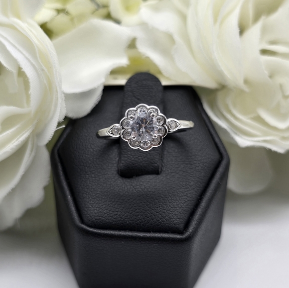 ♥️ LIA FLOWER RING - Picture 7 of 7